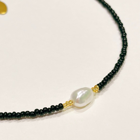 Handmade black glass seed bead & fresh water Pearl necklace - Picture 4 of 4